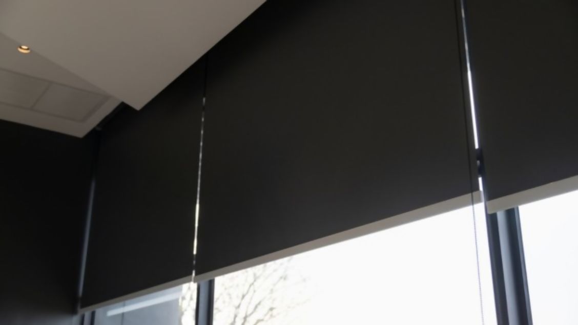 Cortina Rolo Blackout Prisma 4